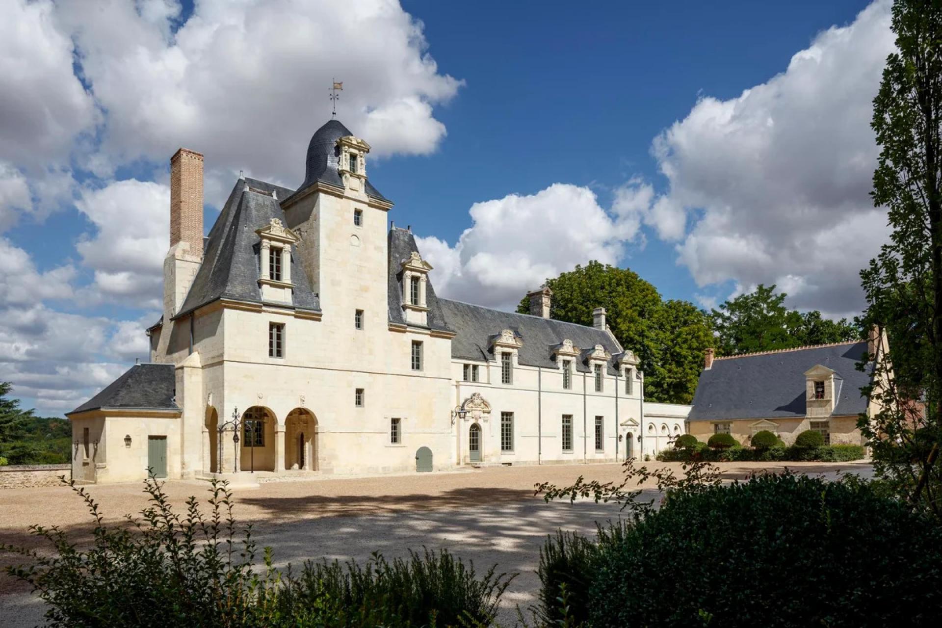 Chateau Louise & Louis - Travel back in time